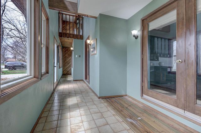 720 INDIANWOOD COURT, Neenah, WI 54956