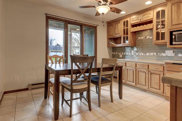 720 INDIANWOOD COURT, Neenah, WI 54956