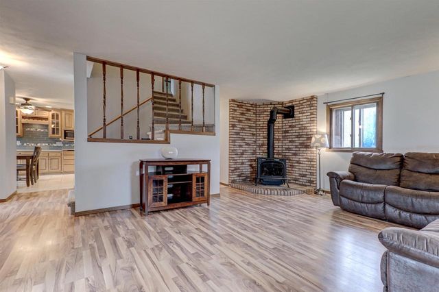 720 INDIANWOOD COURT, Neenah, WI 54956