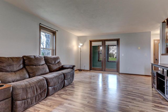 720 INDIANWOOD COURT, Neenah, WI 54956