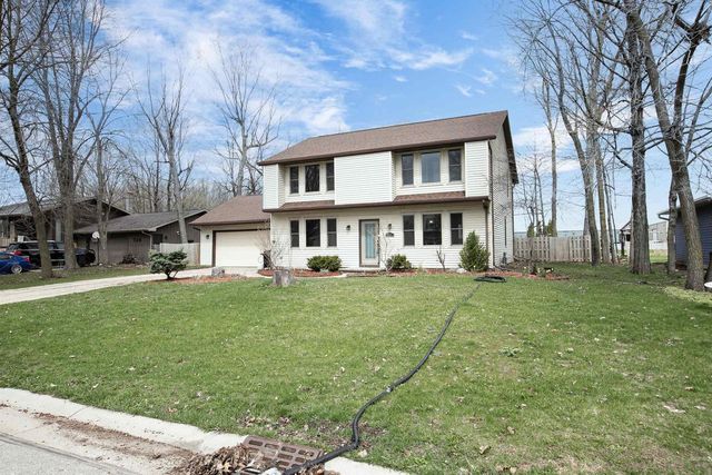 720 INDIANWOOD COURT, Neenah, WI 54956