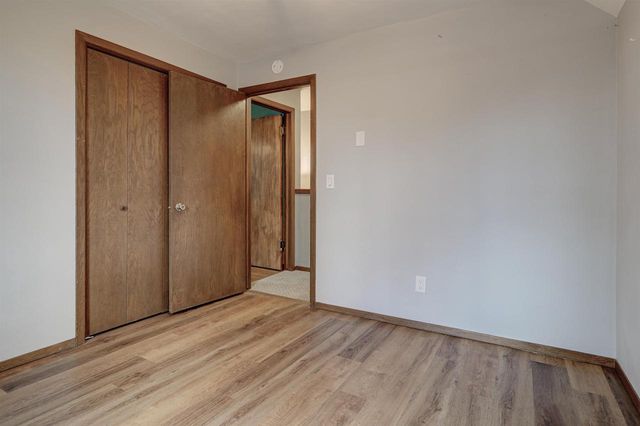 720 INDIANWOOD COURT, Neenah, WI 54956