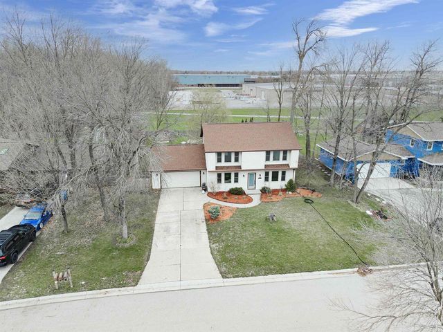 720 INDIANWOOD COURT, Neenah, WI 54956