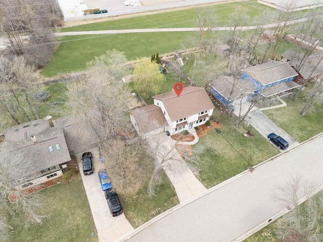 720 INDIANWOOD COURT, Neenah, WI 54956
