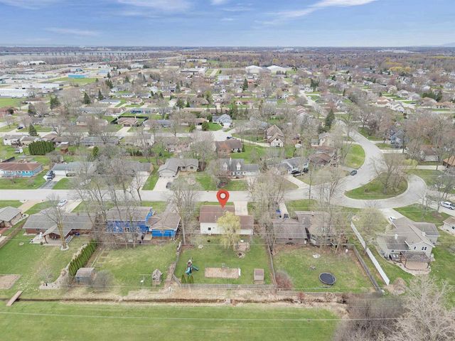 720 INDIANWOOD COURT, Neenah, WI 54956
