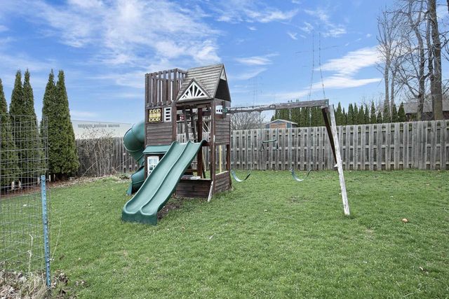 720 INDIANWOOD COURT, Neenah, WI 54956