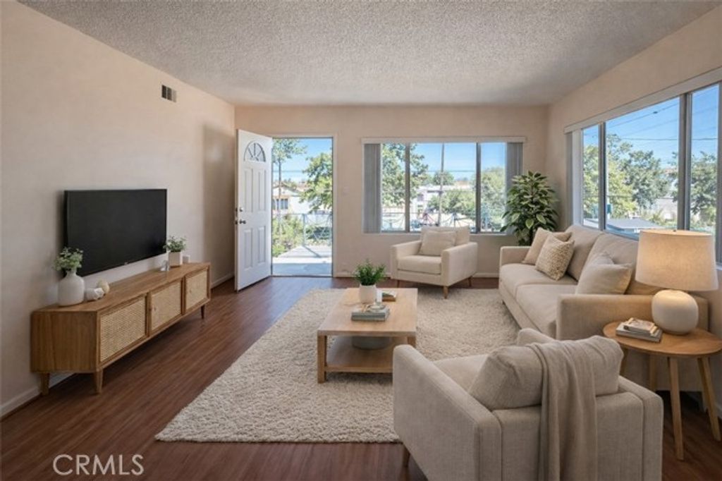 802 Fischer B, Glendale, CA 91205