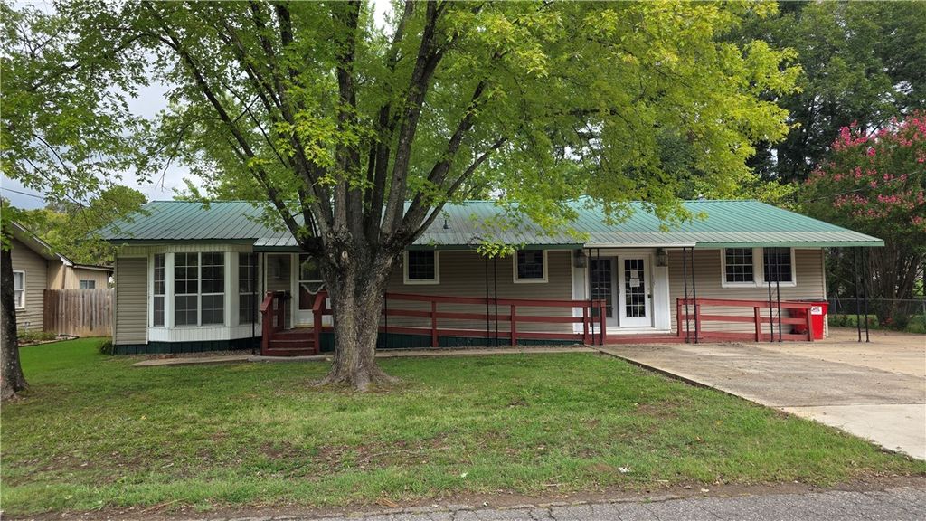 214 Poplar Street, Dardanelle, AR 72834