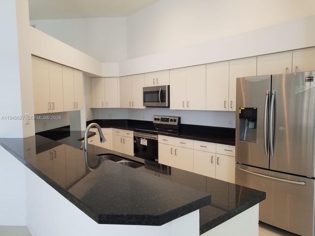 1051 Woodfall Ct, Weston, FL 33326