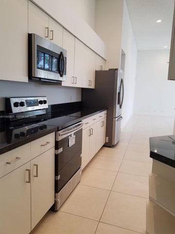 1051 Woodfall Ct, Weston, FL 33326