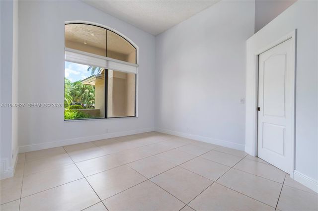 1051 Woodfall Ct, Weston, FL 33326