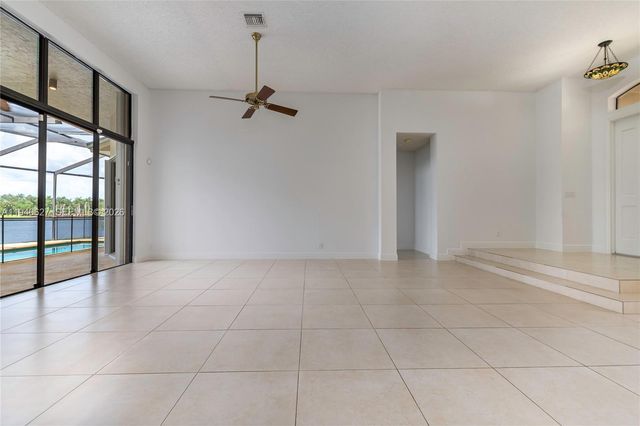 1051 Woodfall Ct, Weston, FL 33326