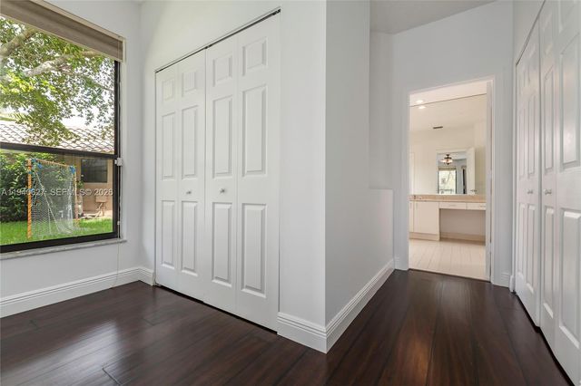 1051 Woodfall Ct, Weston, FL 33326