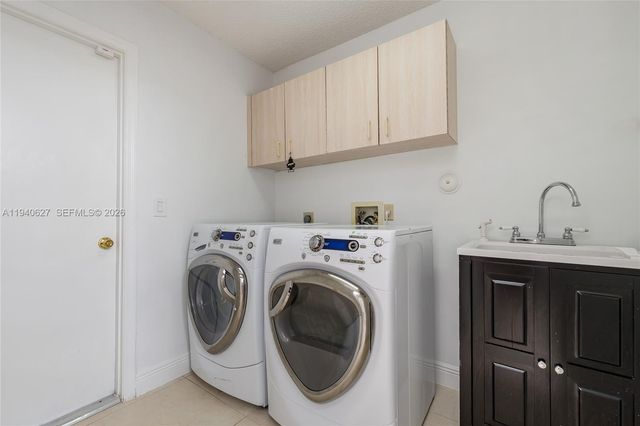 1051 Woodfall Ct, Weston, FL 33326