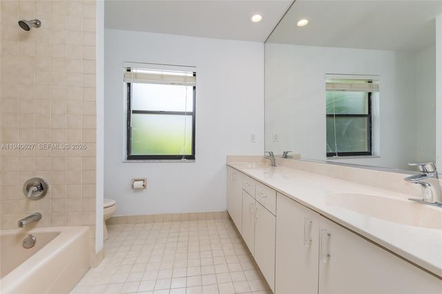 1051 Woodfall Ct, Weston, FL 33326