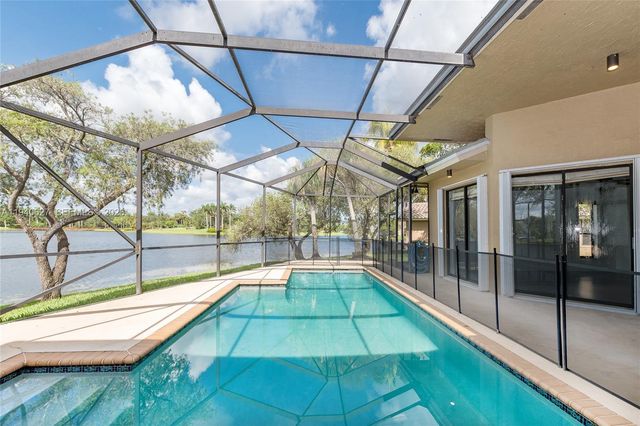 1051 Woodfall Ct, Weston, FL 33326