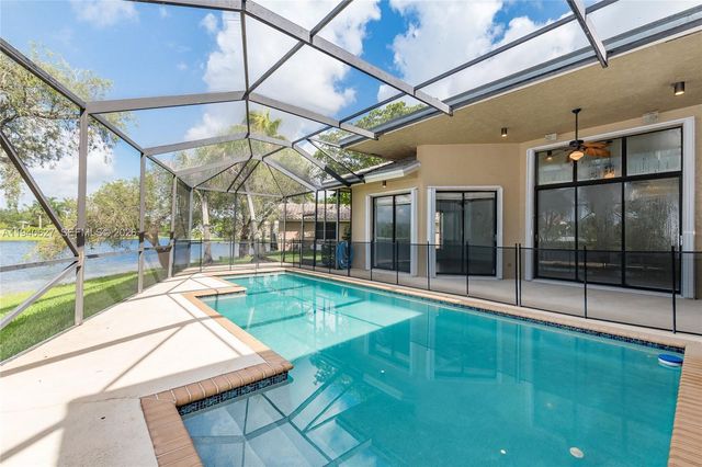 1051 Woodfall Ct, Weston, FL 33326