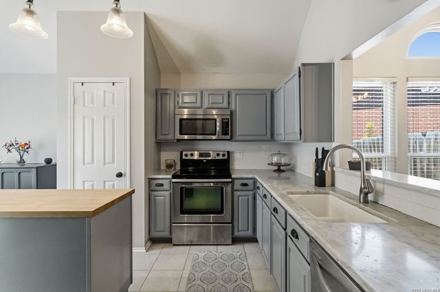 25123 Summit Crk, San Antonio, TX 78258