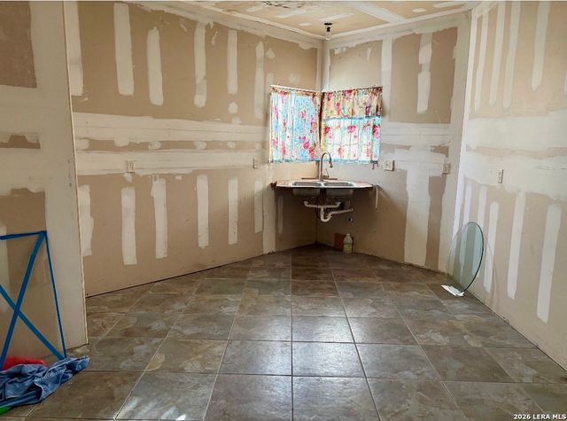 179 Caddo, San Antonio, TX 78211