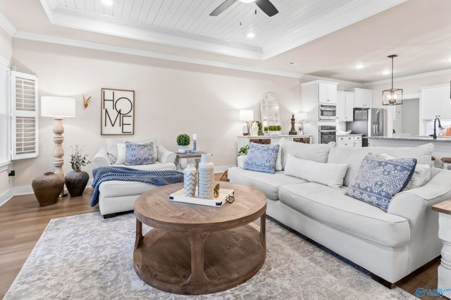 472 Legend Oak Way SW, Huntsville, AL 35824