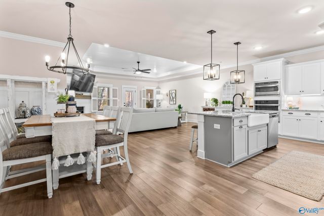 472 Legend Oak Way SW, Huntsville, AL 35824