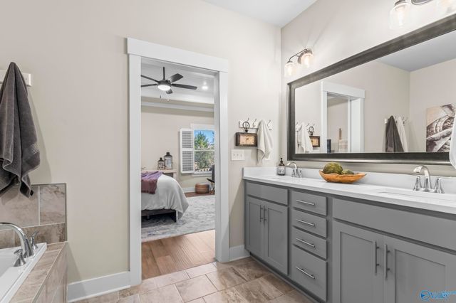 472 Legend Oak Way SW, Huntsville, AL 35824