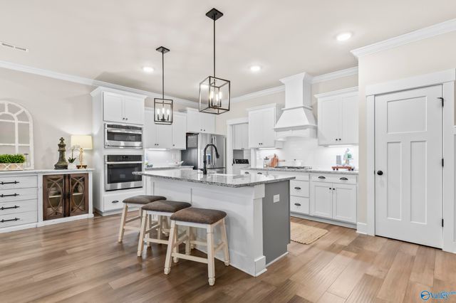 472 Legend Oak Way SW, Huntsville, AL 35824