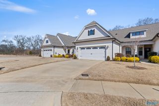 472 Legend Oak Way SW, Huntsville, AL 35824