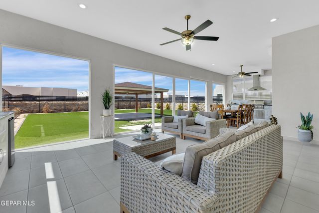 304 Rio Pinsaqui Court, El Paso, TX 79932