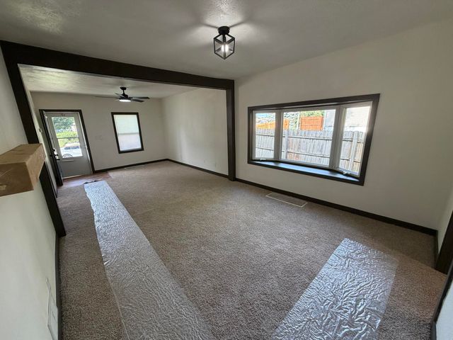 3903 AVENUE C, Council Bluffs, IA 51501