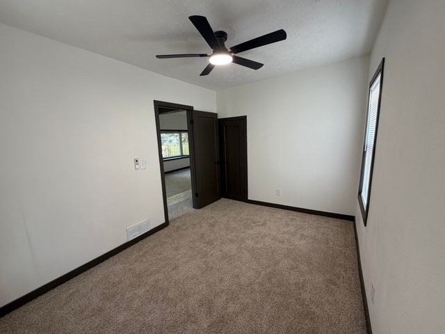 3903 AVENUE C, Council Bluffs, IA 51501