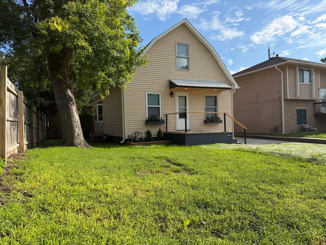 3903 AVENUE C, Council Bluffs, IA 51501
