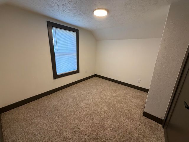 3903 AVENUE C, Council Bluffs, IA 51501