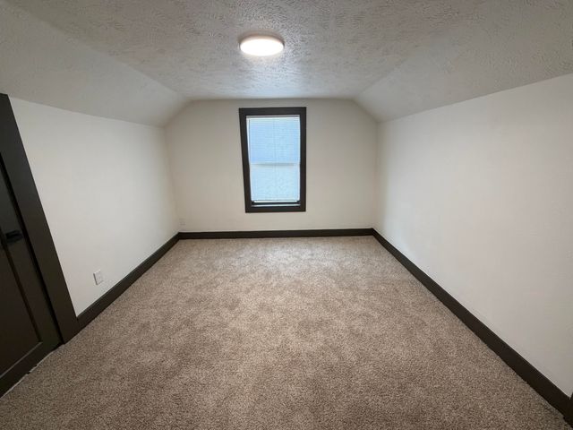3903 AVENUE C, Council Bluffs, IA 51501