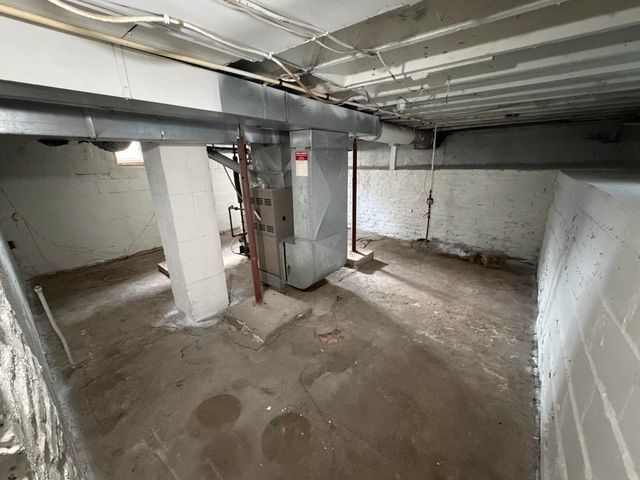 3903 AVENUE C, Council Bluffs, IA 51501