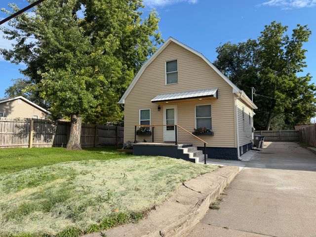 3903 AVENUE C, Council Bluffs, IA 51501