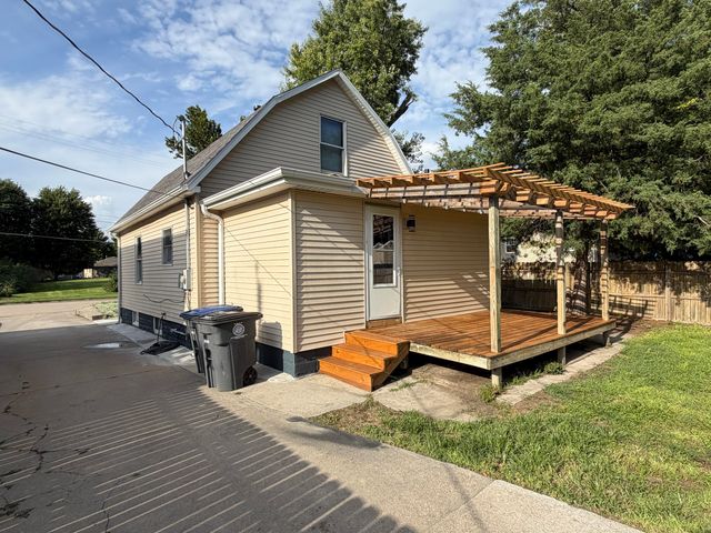 3903 AVENUE C, Council Bluffs, IA 51501