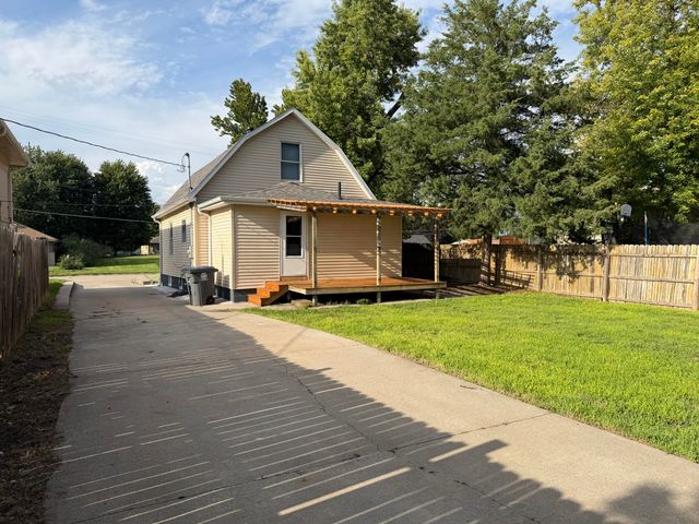 3903 AVENUE C, Council Bluffs, IA 51501