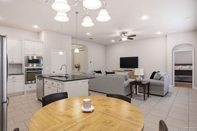 28830 Shadowrock, San Antonio, TX 78260