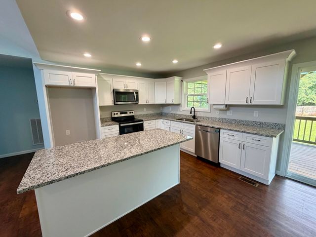 110 Waterstone Court, Benton, TN 37307