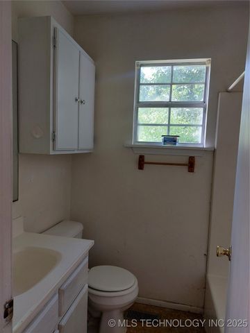 1713 E 10th Street, Okmulgee, OK 74447