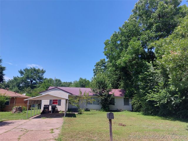 1713 E 10th Street, Okmulgee, OK 74447