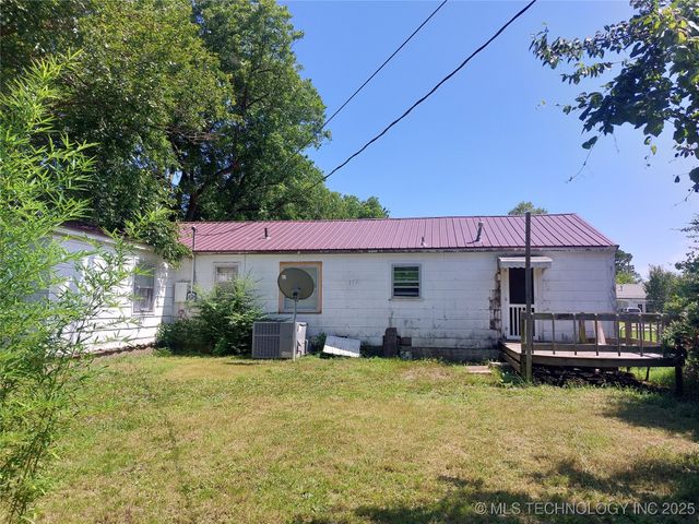 1713 E 10th Street, Okmulgee, OK 74447
