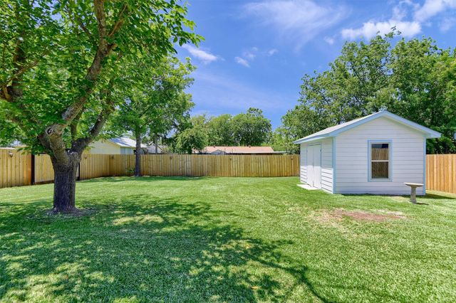 103 Tipton Street, Whitesboro, TX 76273