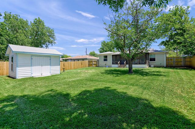 103 Tipton Street, Whitesboro, TX 76273