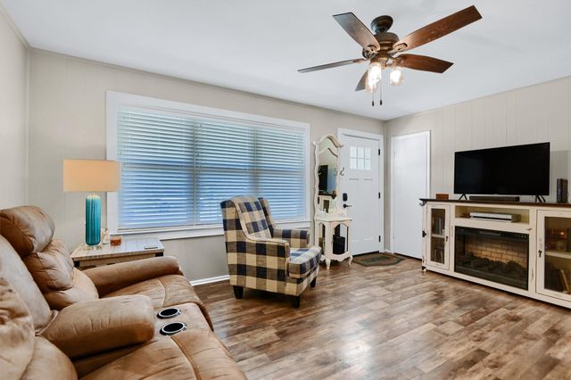 103 Tipton Street, Whitesboro, TX 76273