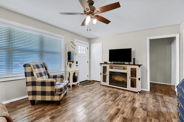 103 Tipton Street, Whitesboro, TX 76273