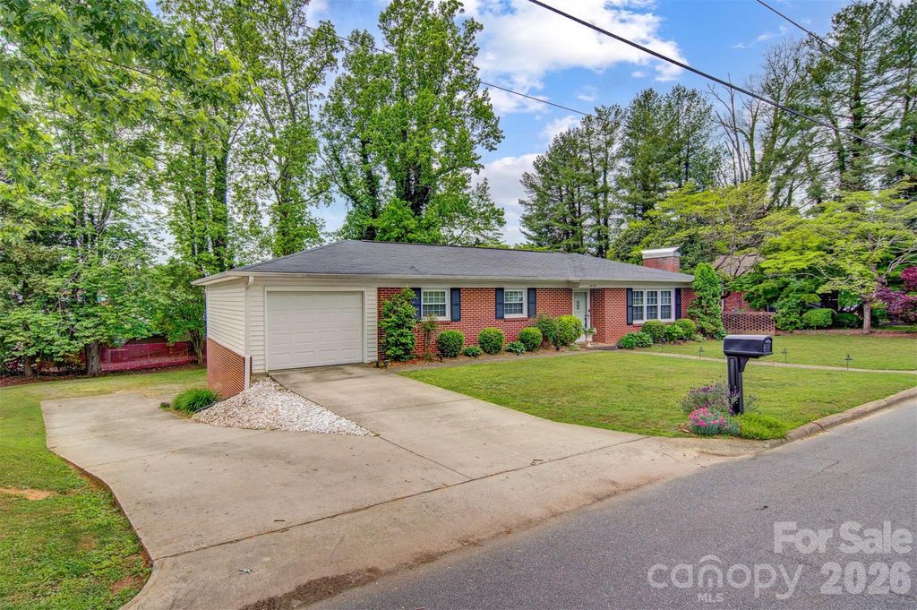 1019 Pennton Avenue SW, Lenoir, NC 28645
