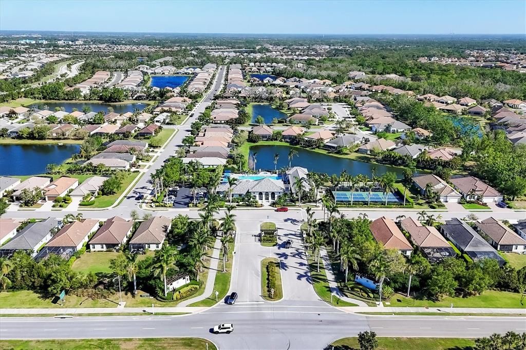 Image 44 of property listing at 12741 SEASONG TERRACE, Bradenton, FL 34211