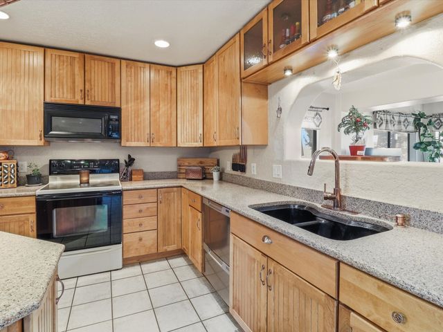 35 Vista Alondra, Santa Fe, NM 87508